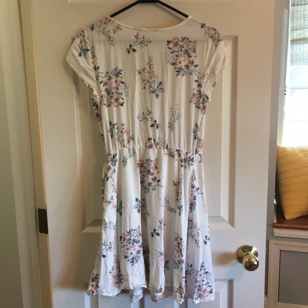 Spring dress - Picture 3 of 3